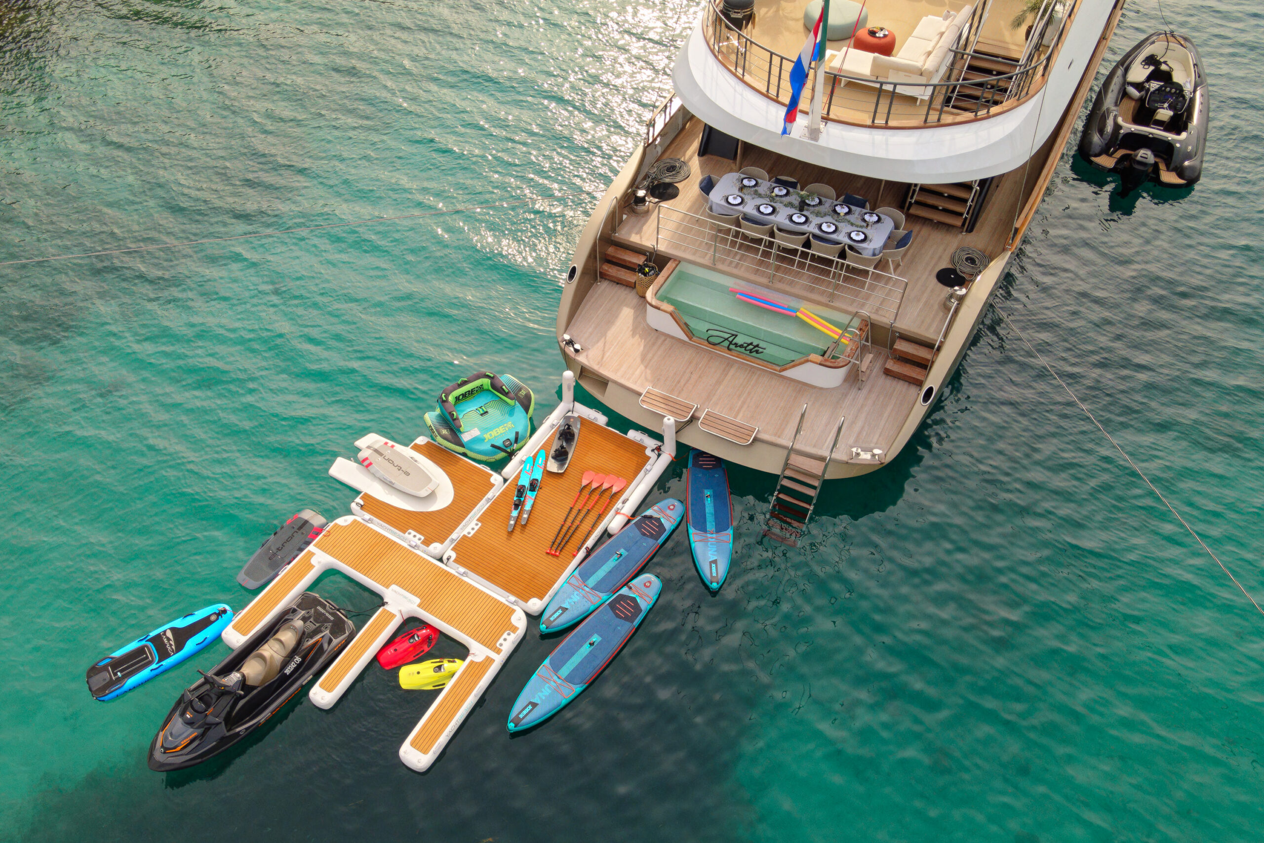 9 Anetta_Exterior_Watertoys_YachtIN