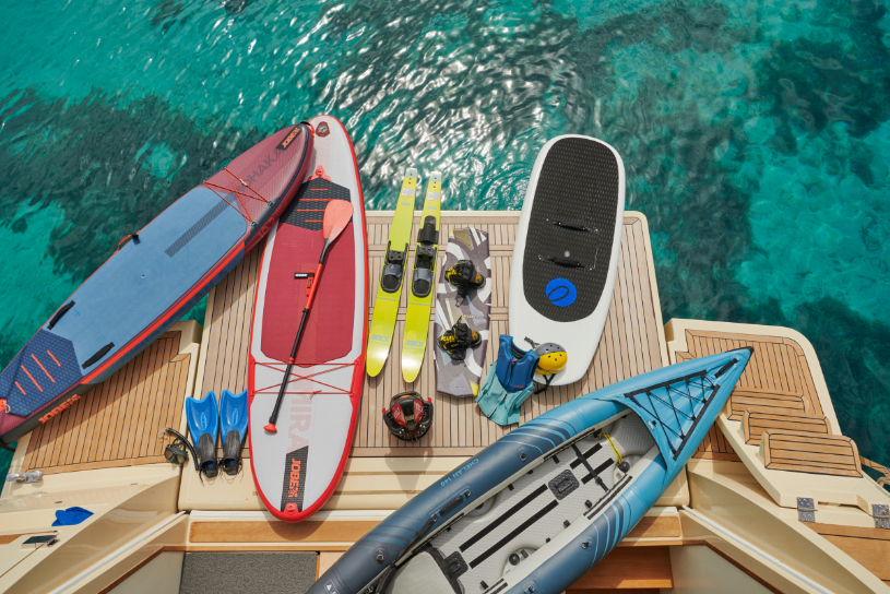 Navetta 26 Friend_s Boat_water toys_YACHT IN copy